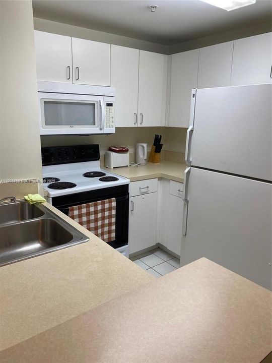 For Rent: $2,500 (1 beds, 1 baths, 640 Square Feet)