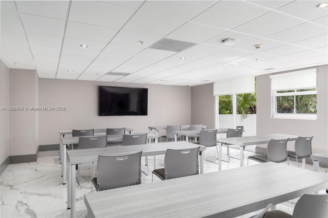 For Rent: $2,500 (1 beds, 1 baths, 640 Square Feet)