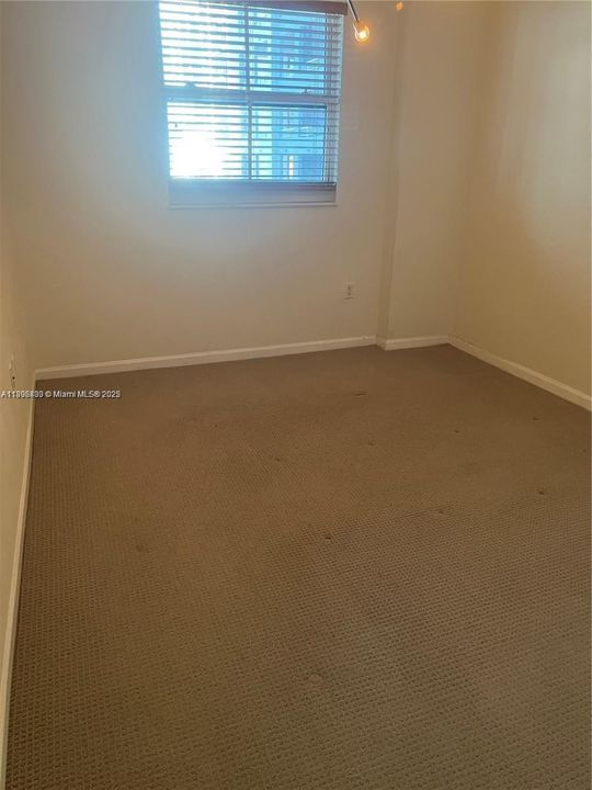 For Rent: $2,500 (1 beds, 1 baths, 640 Square Feet)