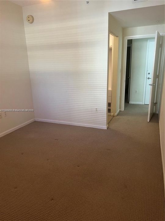 For Rent: $2,500 (1 beds, 1 baths, 640 Square Feet)