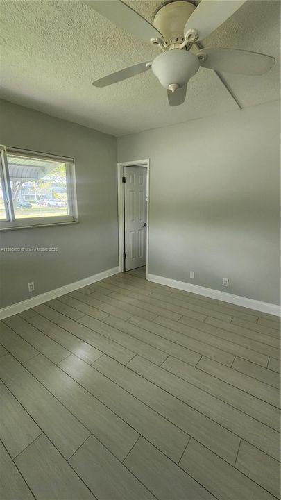 For Sale: $220,000 (2 beds, 2 baths, 899 Square Feet)