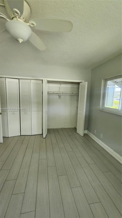 For Sale: $220,000 (2 beds, 2 baths, 899 Square Feet)