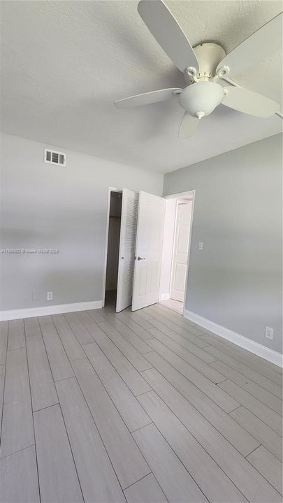 For Sale: $220,000 (2 beds, 2 baths, 899 Square Feet)