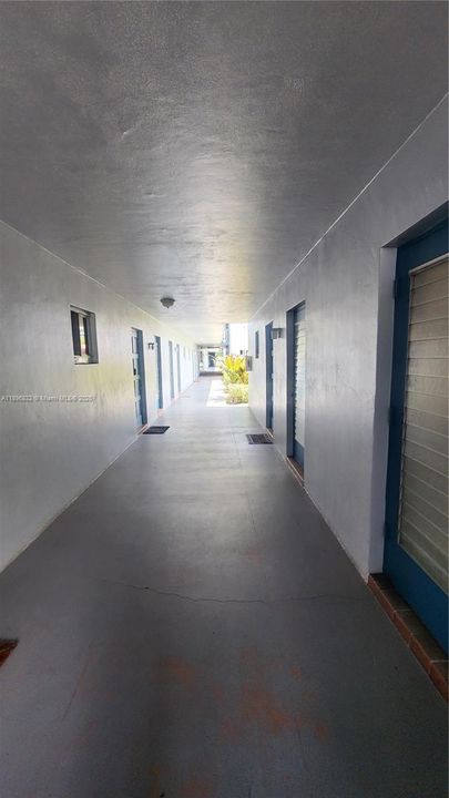 For Sale: $220,000 (2 beds, 2 baths, 899 Square Feet)