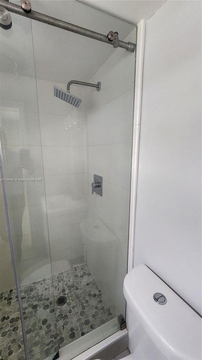 For Sale: $220,000 (2 beds, 2 baths, 899 Square Feet)