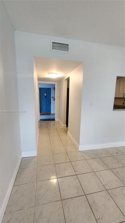 For Sale: $220,000 (2 beds, 2 baths, 899 Square Feet)