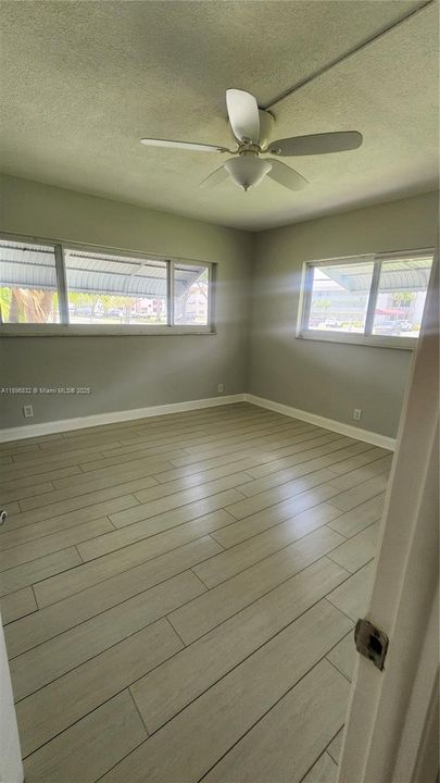 For Sale: $220,000 (2 beds, 2 baths, 899 Square Feet)