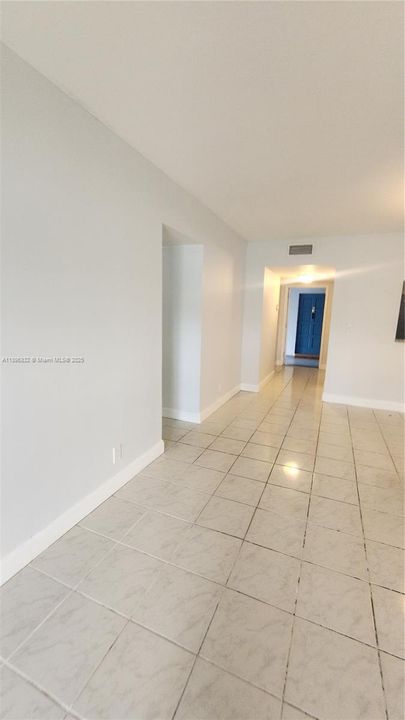 For Sale: $220,000 (2 beds, 2 baths, 899 Square Feet)