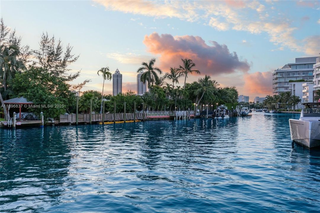 En Venta: $8,799,000 (4 camas, 4 baños, 4761 Pies cuadrados)