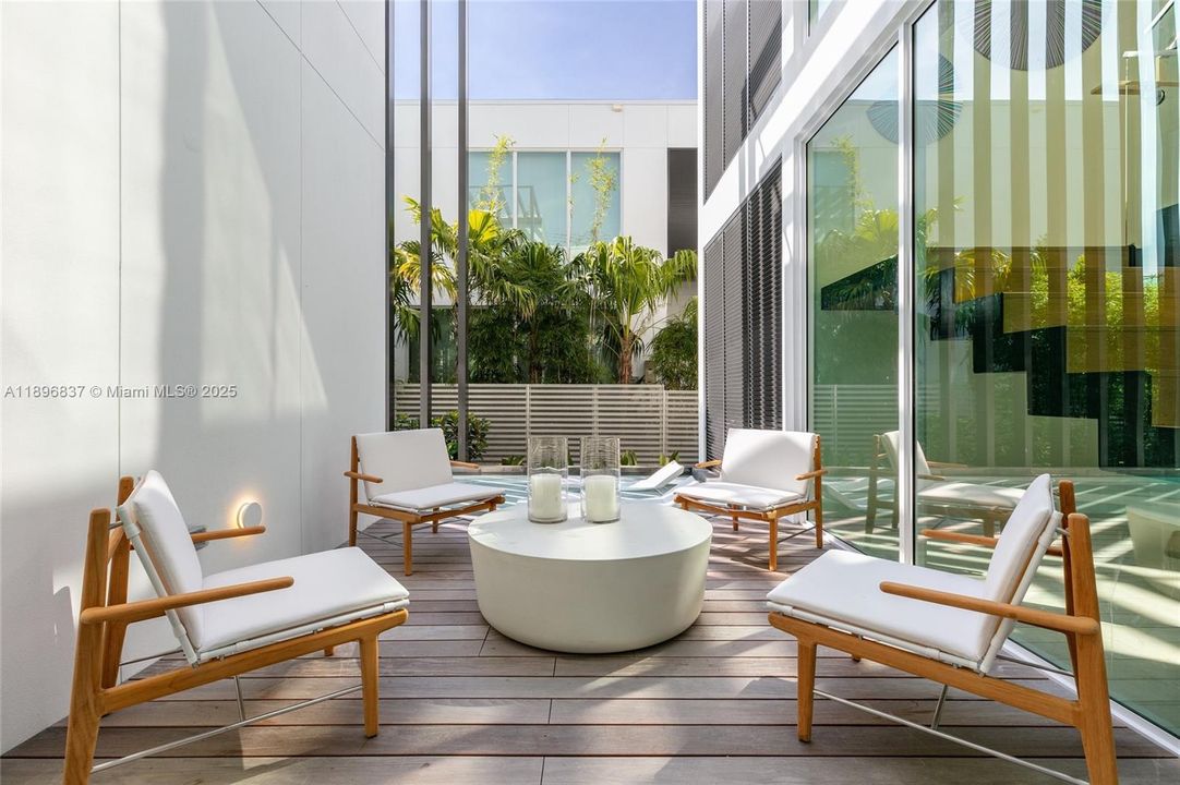 En Venta: $8,799,000 (4 camas, 4 baños, 4761 Pies cuadrados)