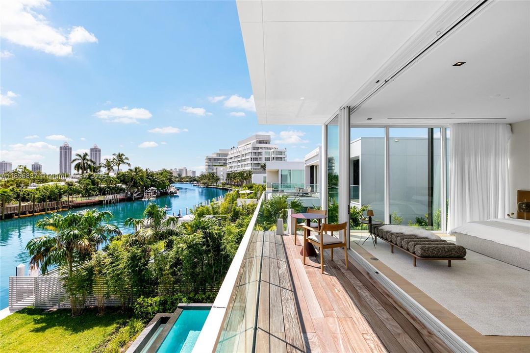 En Venta: $8,799,000 (4 camas, 4 baños, 4761 Pies cuadrados)