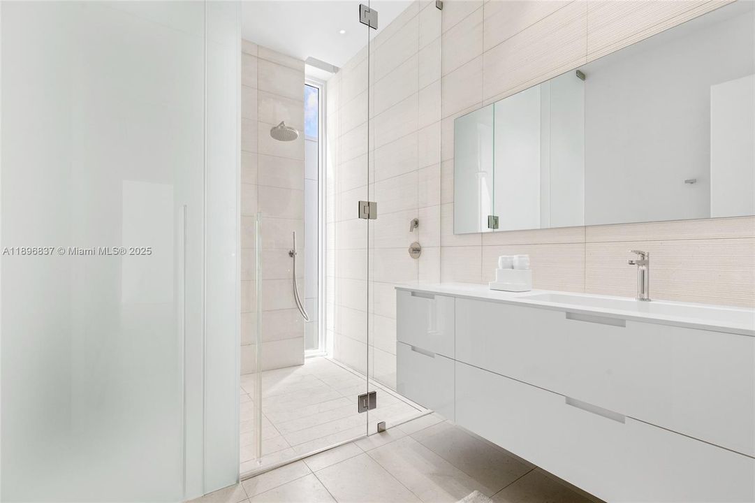 En Venta: $8,799,000 (4 camas, 4 baños, 4761 Pies cuadrados)