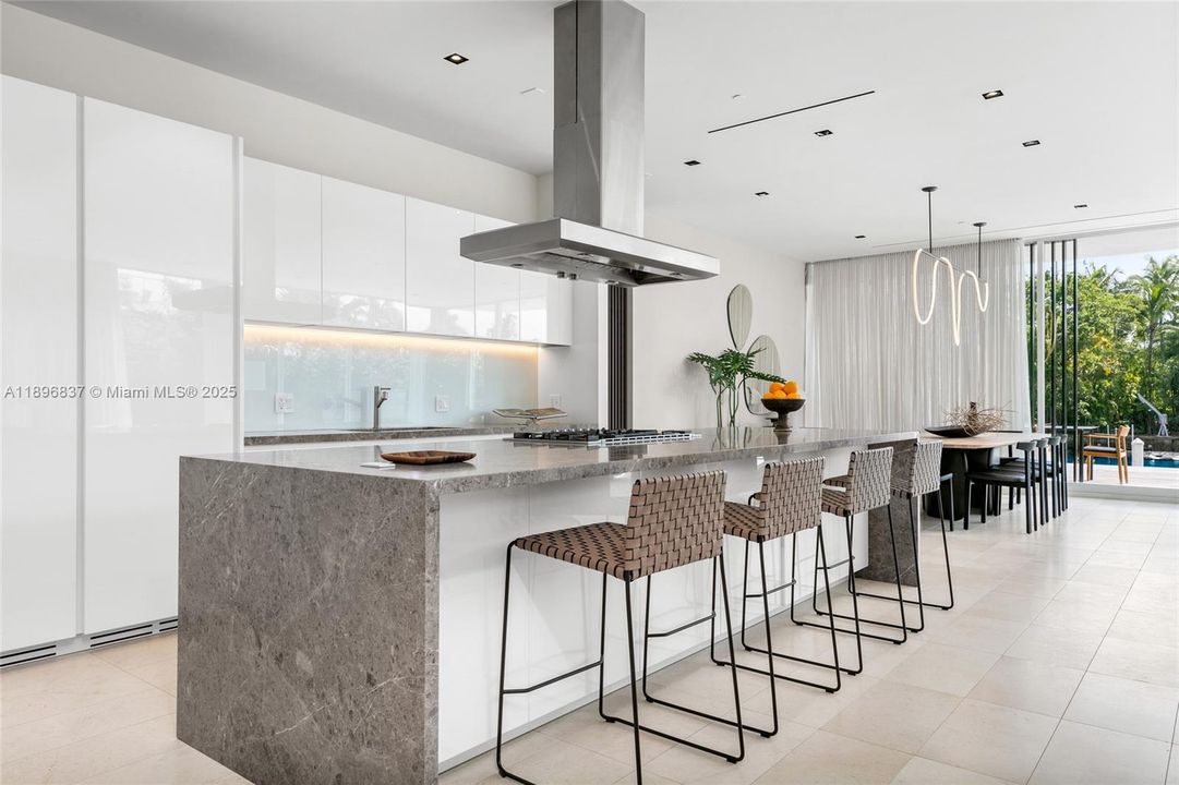 En Venta: $8,799,000 (4 camas, 4 baños, 4761 Pies cuadrados)