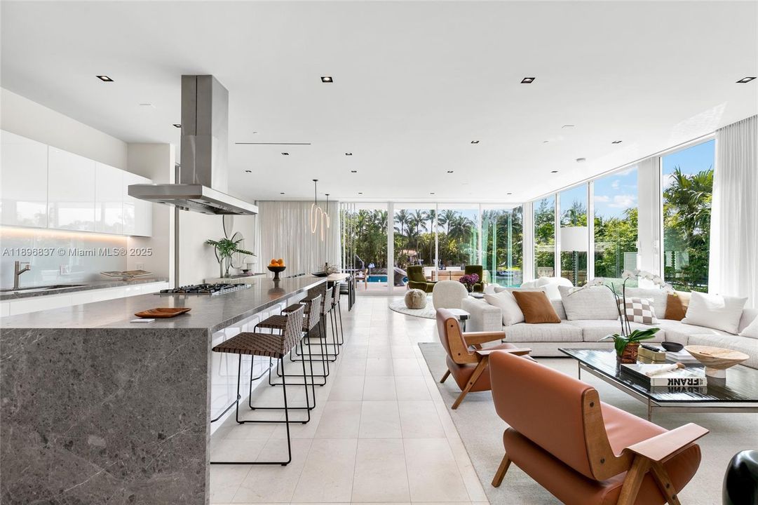 En Venta: $8,799,000 (4 camas, 4 baños, 4761 Pies cuadrados)