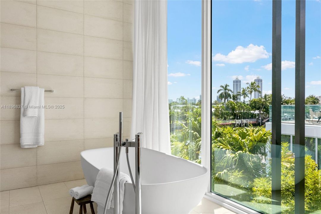 En Venta: $8,799,000 (4 camas, 4 baños, 4761 Pies cuadrados)