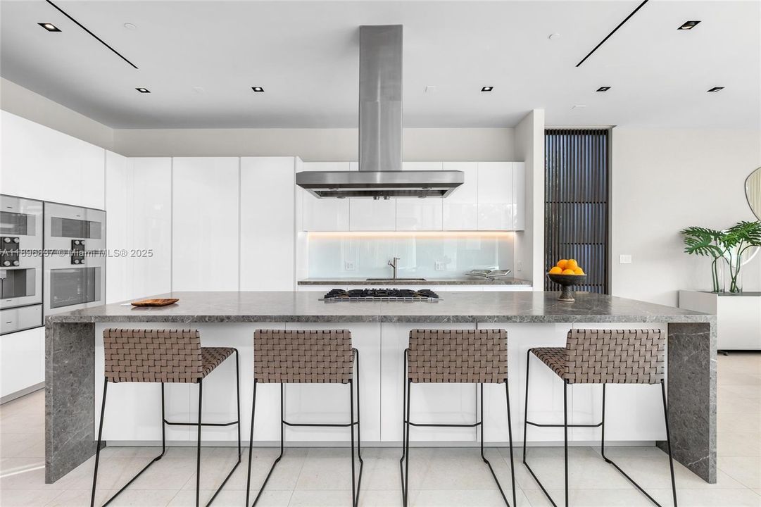 En Venta: $8,799,000 (4 camas, 4 baños, 4761 Pies cuadrados)