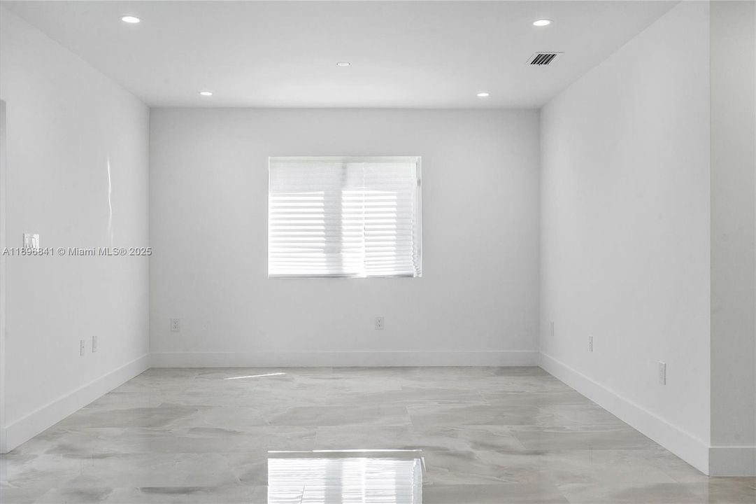 最近租的: $3,500 (3 贝兹, 2 浴室, 1500 平方英尺)