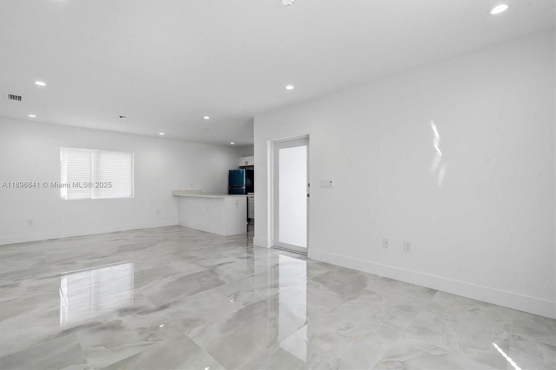 最近租的: $3,500 (3 贝兹, 2 浴室, 1500 平方英尺)