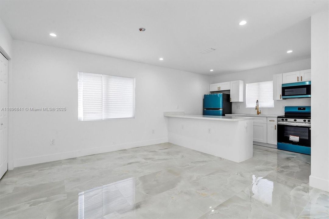 最近租的: $3,500 (3 贝兹, 2 浴室, 1500 平方英尺)