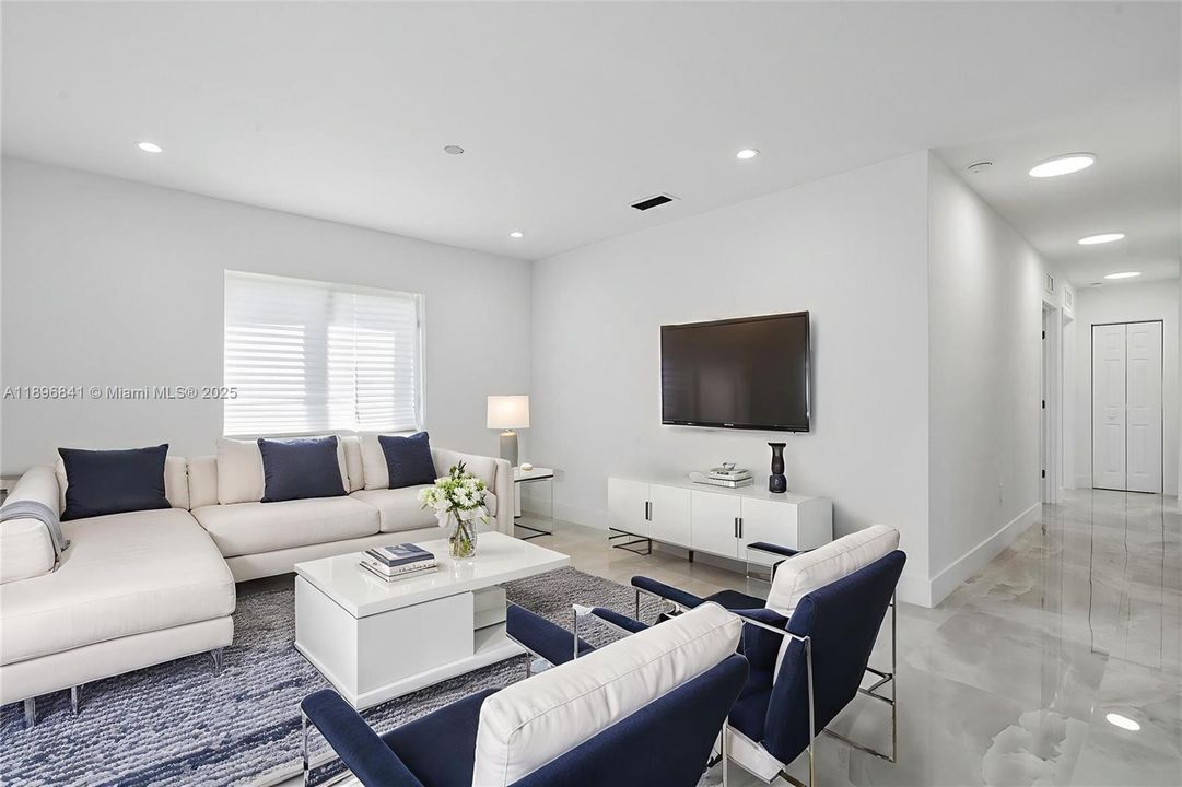 最近租的: $3,500 (3 贝兹, 2 浴室, 1500 平方英尺)