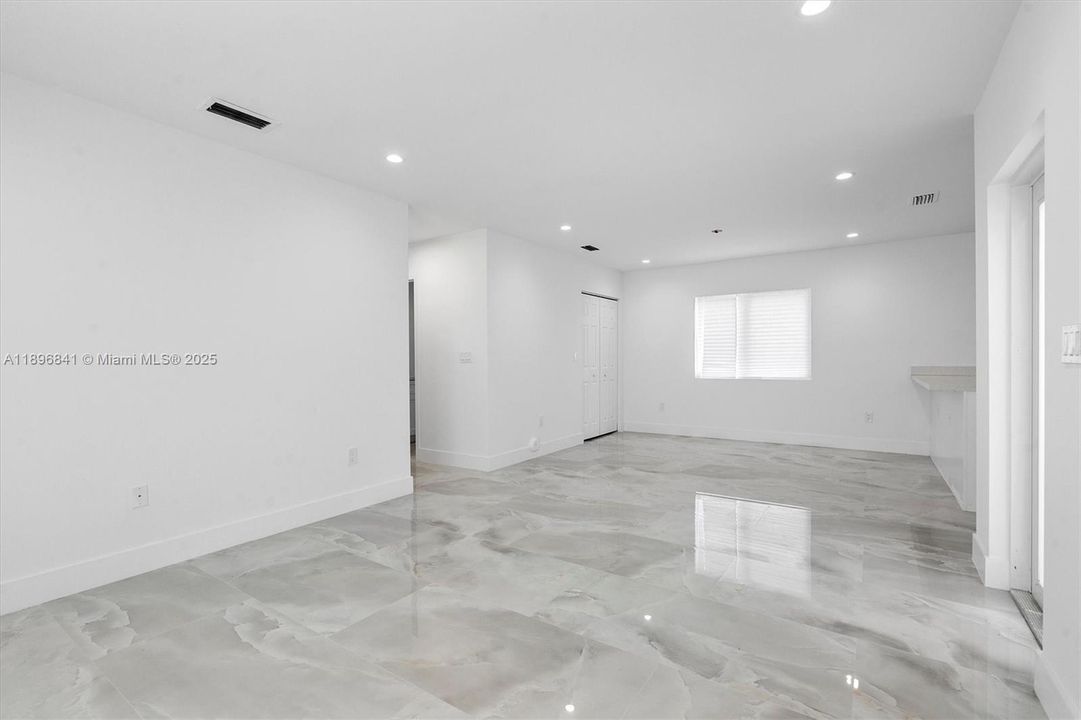 最近租的: $3,500 (3 贝兹, 2 浴室, 1500 平方英尺)