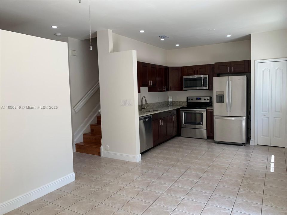 For Rent: $3,500 (3 beds, 2 baths, 1466 Square Feet)