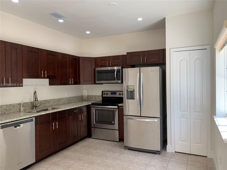 For Rent: $3,500 (3 beds, 2 baths, 1466 Square Feet)