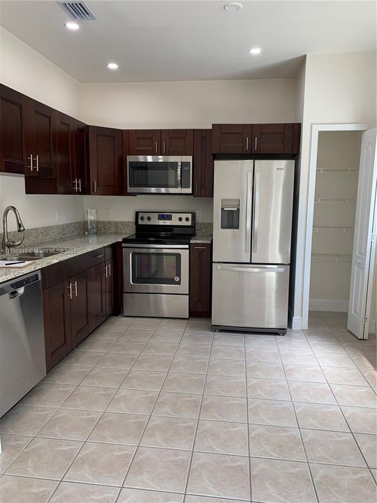 For Rent: $3,500 (3 beds, 2 baths, 1466 Square Feet)