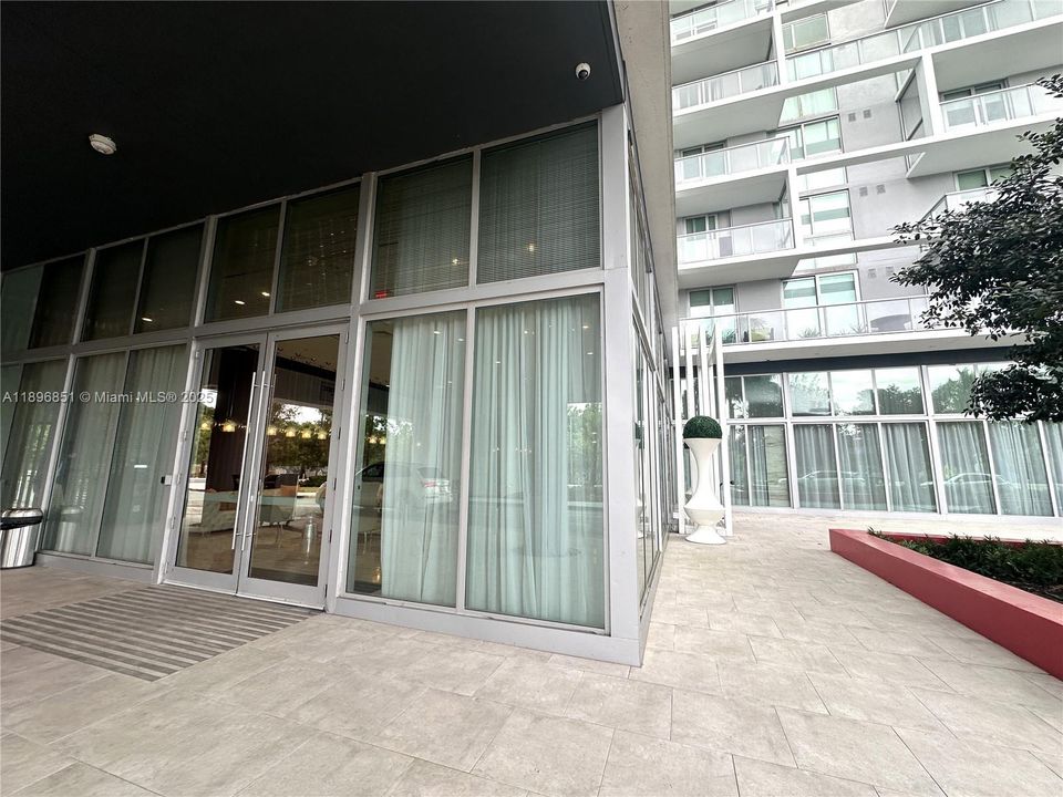 For Rent: $3,990 (3 beds, 3 baths, 1262 Square Feet)