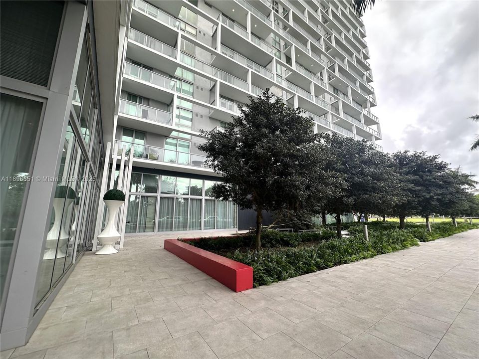 For Rent: $3,990 (3 beds, 3 baths, 1262 Square Feet)