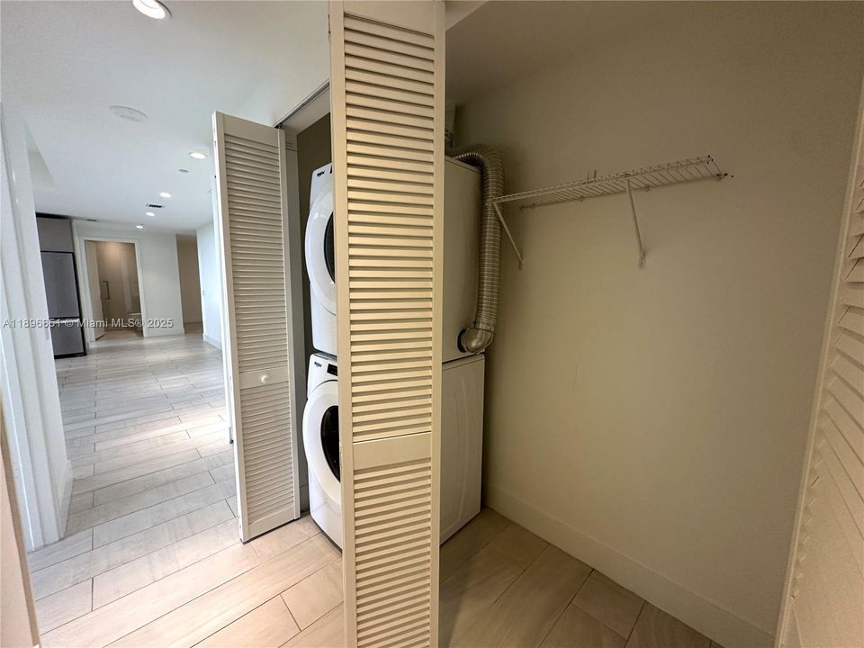 For Rent: $3,990 (3 beds, 3 baths, 1262 Square Feet)