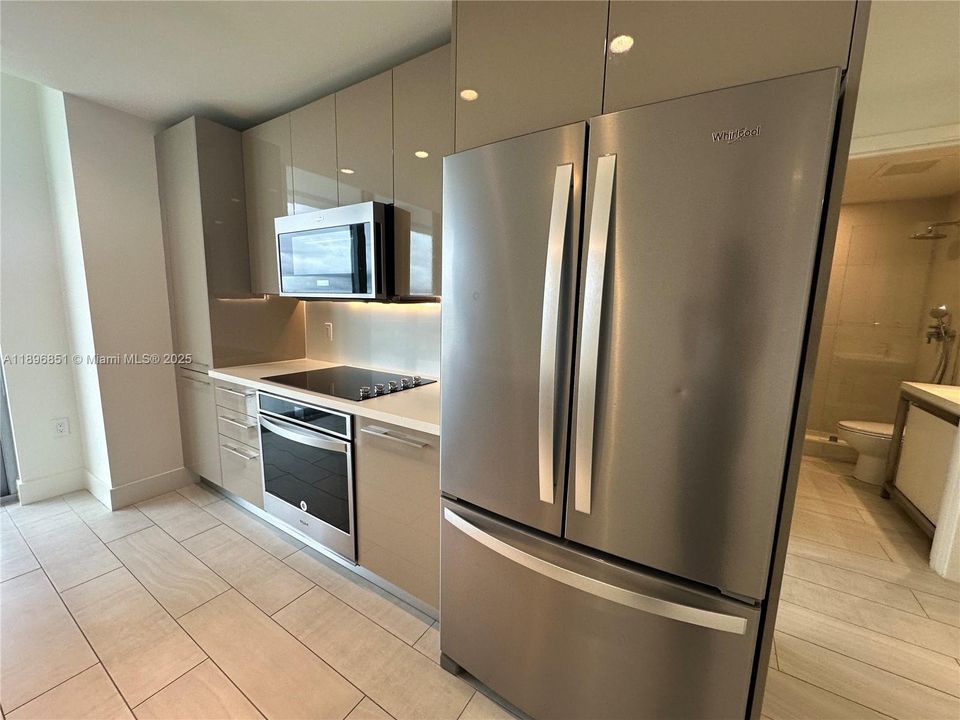 For Rent: $3,990 (3 beds, 3 baths, 1262 Square Feet)