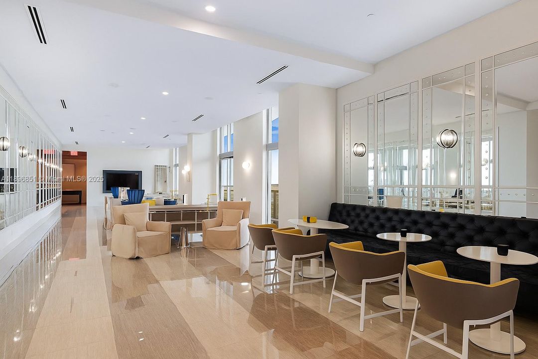 For Rent: $3,990 (3 beds, 3 baths, 1262 Square Feet)