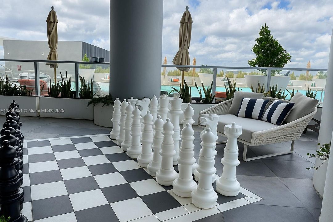 For Rent: $3,990 (3 beds, 3 baths, 1262 Square Feet)