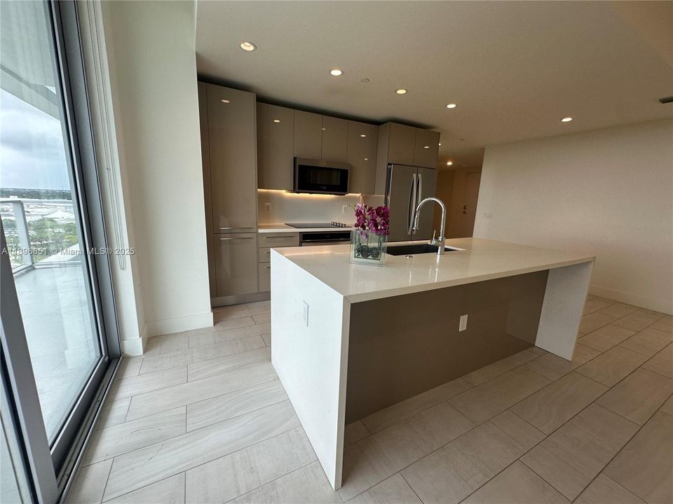 For Rent: $3,990 (3 beds, 3 baths, 1262 Square Feet)