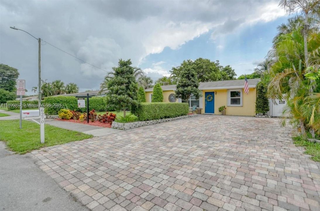 For Sale: $379,999 (3 beds, 1 baths, 990 Square Feet)