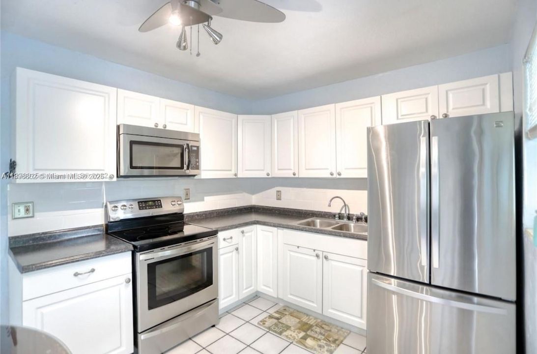 For Sale: $379,999 (3 beds, 1 baths, 990 Square Feet)