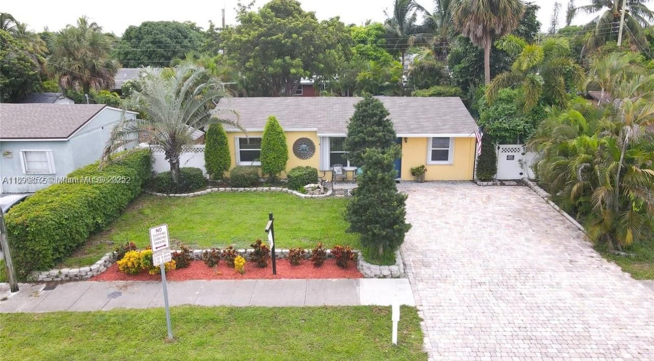 For Sale: $379,999 (3 beds, 1 baths, 990 Square Feet)