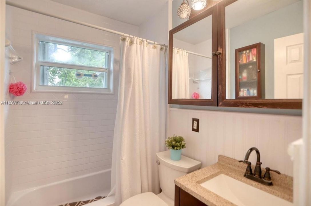 For Sale: $379,999 (3 beds, 1 baths, 990 Square Feet)