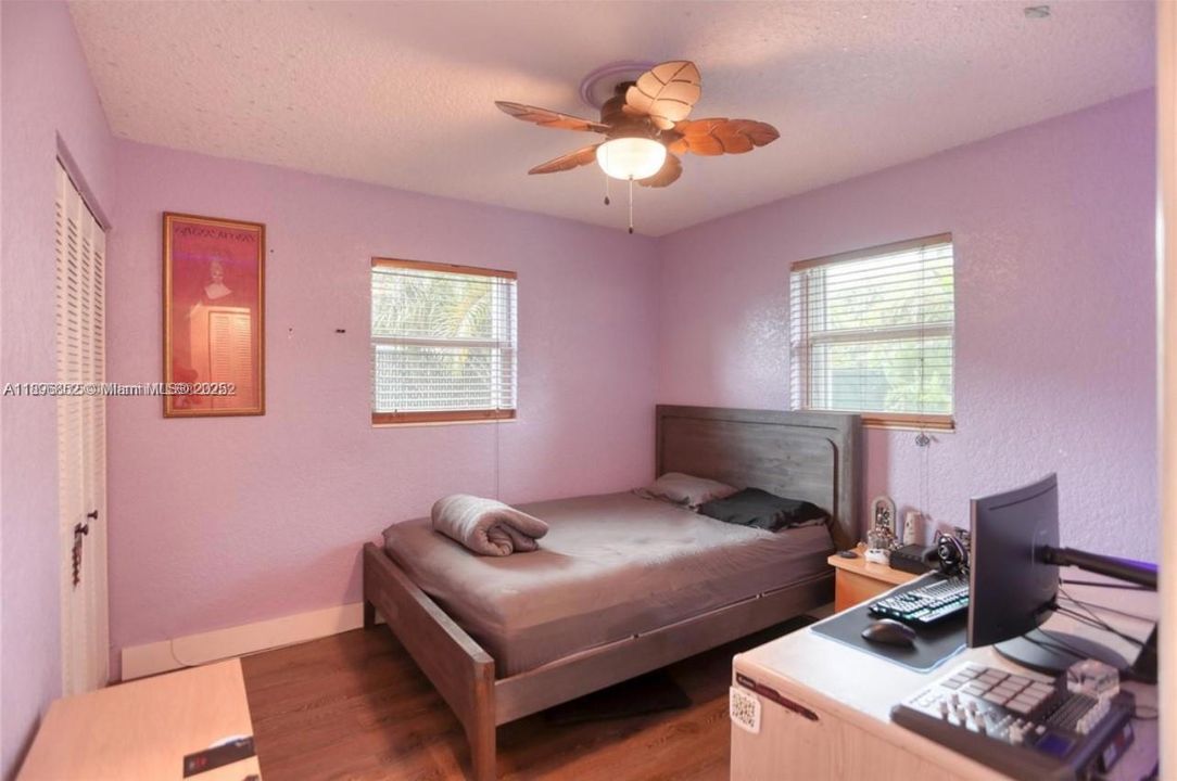 For Sale: $379,999 (3 beds, 1 baths, 990 Square Feet)