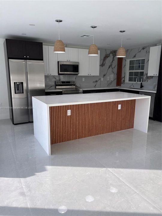 For Rent: $3,000 (3 beds, 3 baths, 0 Square Feet)