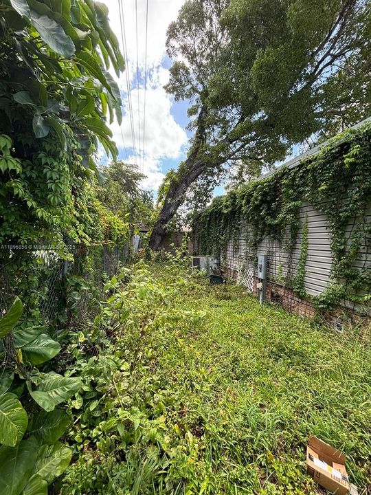 Active With Contract: $147,250 (2 beds, 2 baths, 960 Square Feet)