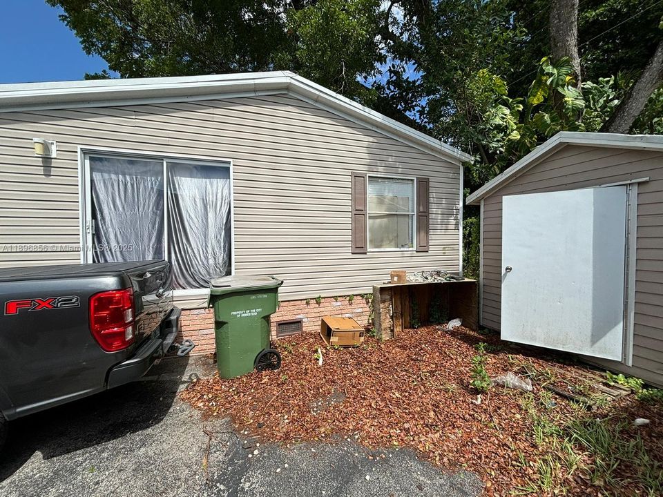 Active With Contract: $147,250 (2 beds, 2 baths, 960 Square Feet)