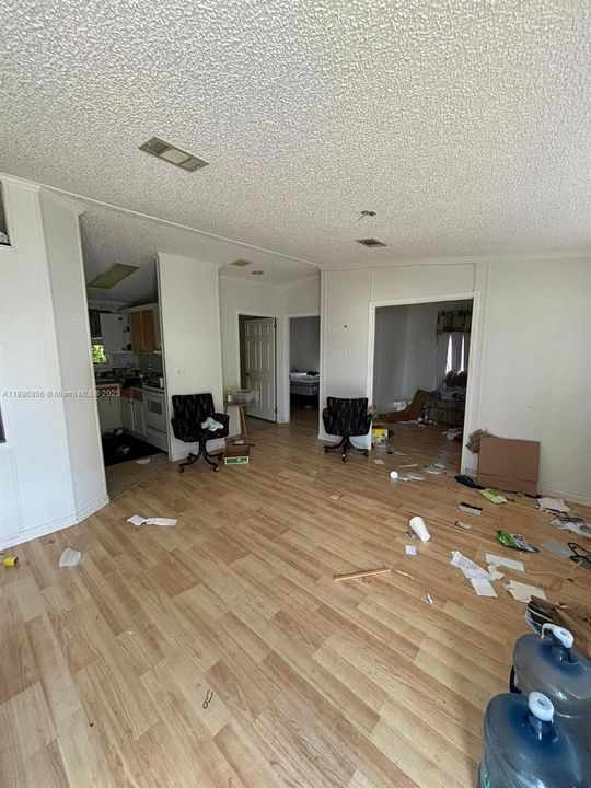 Active With Contract: $147,250 (2 beds, 2 baths, 960 Square Feet)