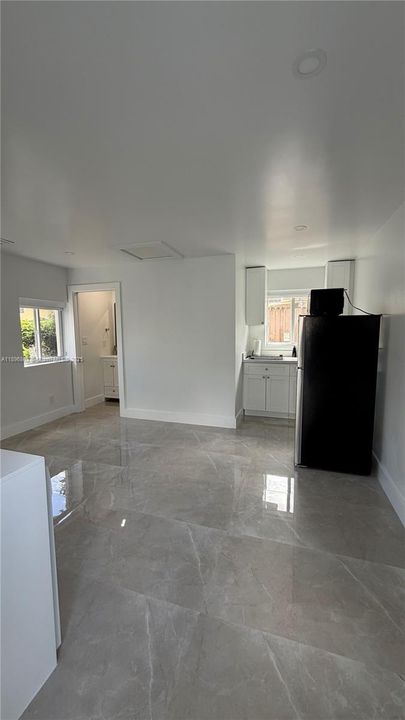 Active With Contract: $1,400 (0 beds, 1 baths, 320 Square Feet)