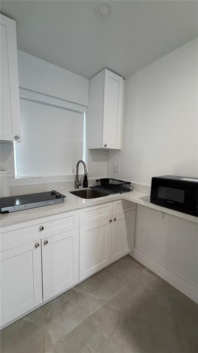 Active With Contract: $1,400 (0 beds, 1 baths, 320 Square Feet)