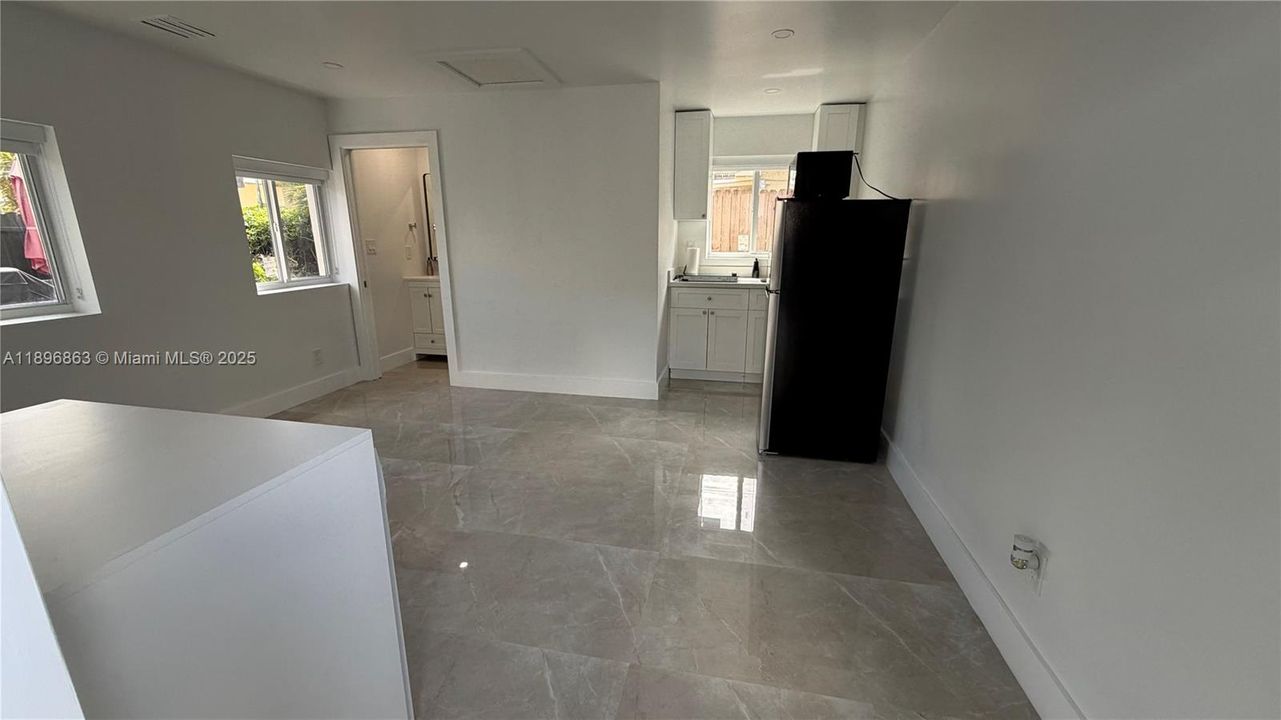 Active With Contract: $1,400 (0 beds, 1 baths, 320 Square Feet)