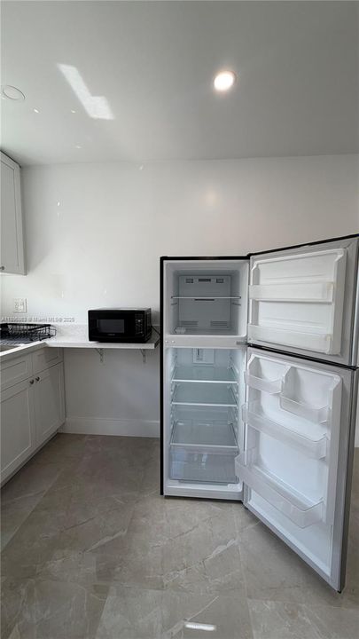 Active With Contract: $1,400 (0 beds, 1 baths, 320 Square Feet)