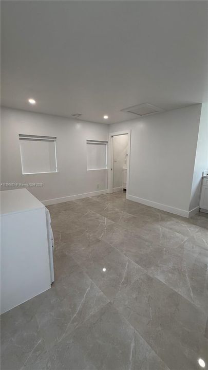 Active With Contract: $1,400 (0 beds, 1 baths, 320 Square Feet)