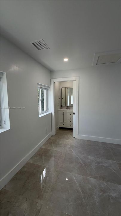 Active With Contract: $1,400 (0 beds, 1 baths, 320 Square Feet)